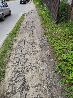 Жители улицы Носова в Иванове жалуются на отсутствие тротуара